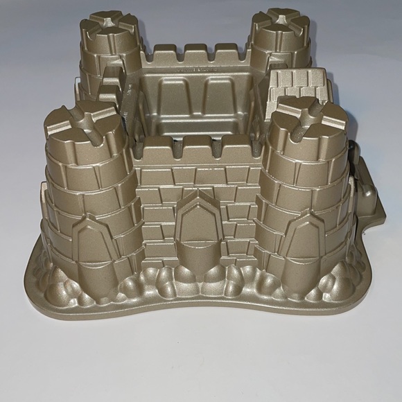Nordic Ware Castle Sandcastle Bundt Cake Pan Cast Aluminum 10 Cup - Picture 4 of 6